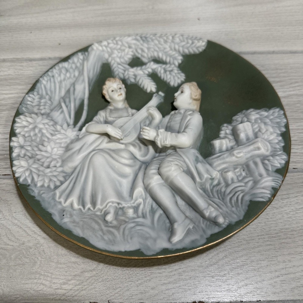 UCAGCO 3D Stone/Ceramic Decorative Plate Japan Green/White 9.25"‎ Vintage